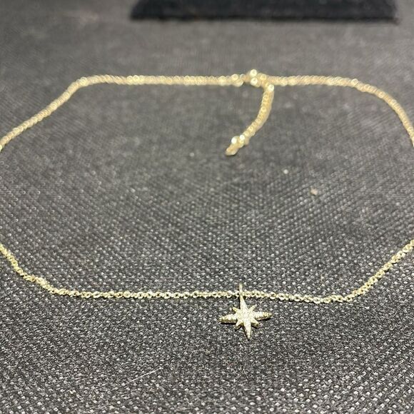Delicate small necklace with star pendant - Picture 4 of 6